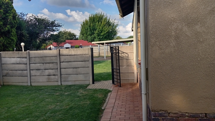 3 Bedroom Property for Sale in Crystal Park Gauteng