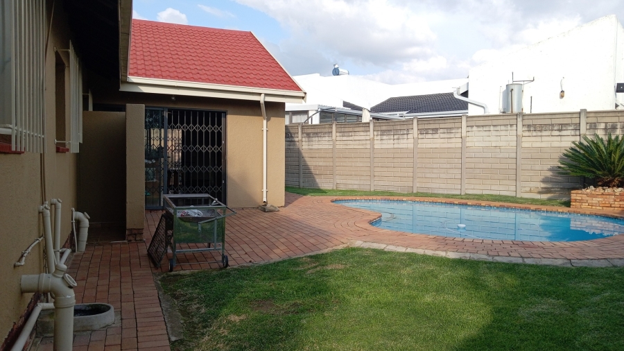 3 Bedroom Property for Sale in Crystal Park Gauteng