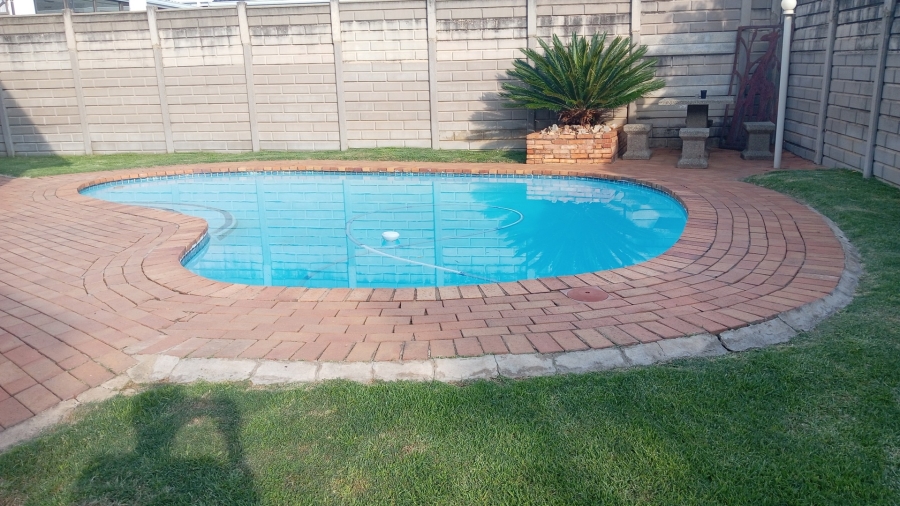3 Bedroom Property for Sale in Crystal Park Gauteng