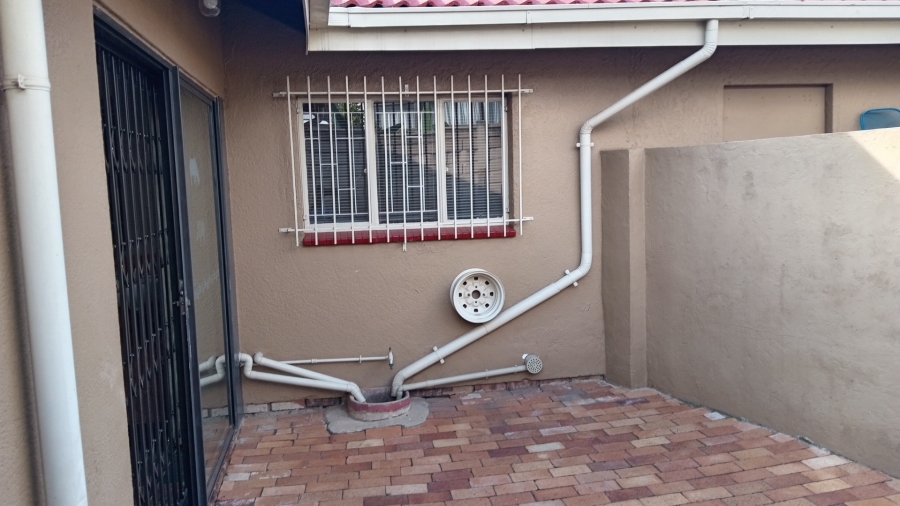 3 Bedroom Property for Sale in Crystal Park Gauteng
