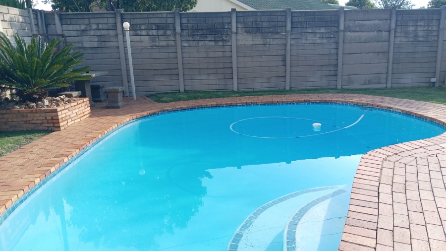 3 Bedroom Property for Sale in Crystal Park Gauteng