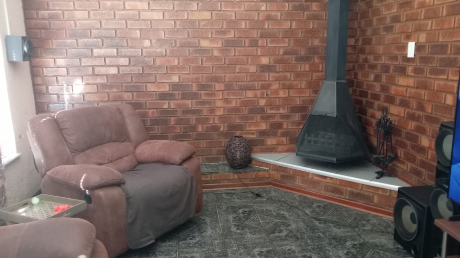 3 Bedroom Property for Sale in Crystal Park Gauteng