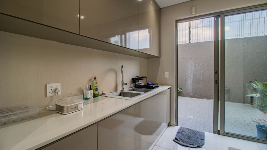 To Let 4 Bedroom Property for Rent in Hyde Park Gauteng