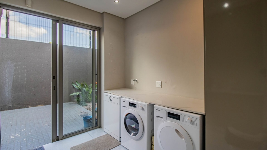 To Let 4 Bedroom Property for Rent in Hyde Park Gauteng