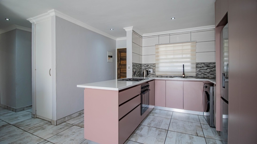 3 Bedroom Property for Sale in Ravenswood Gauteng