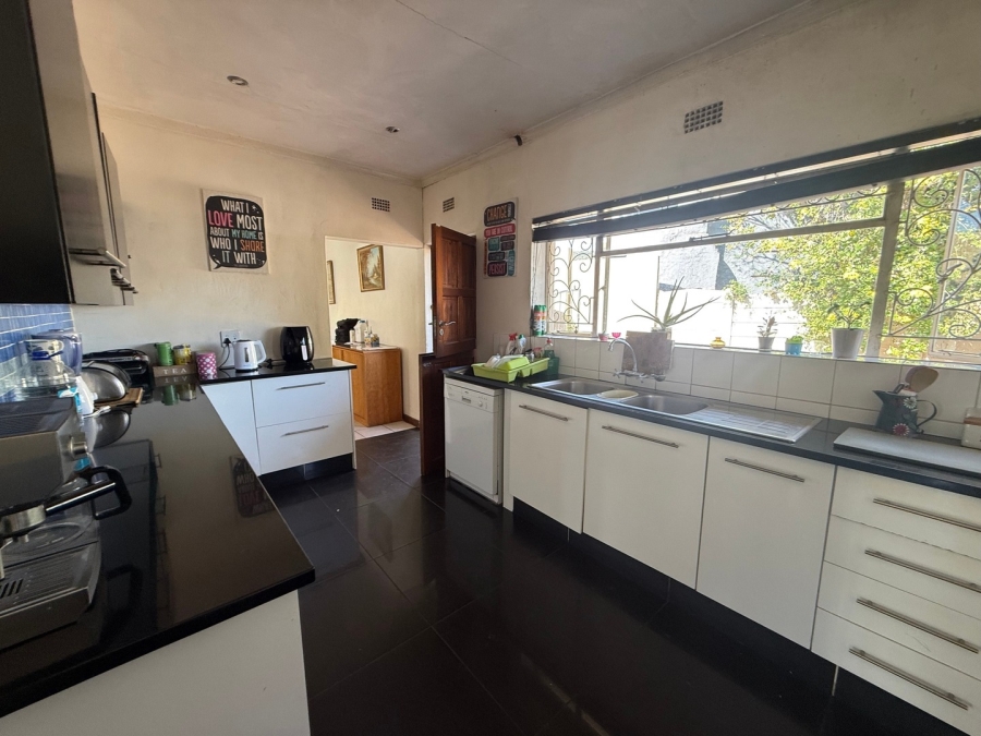 4 Bedroom Property for Sale in Mondeor Gauteng
