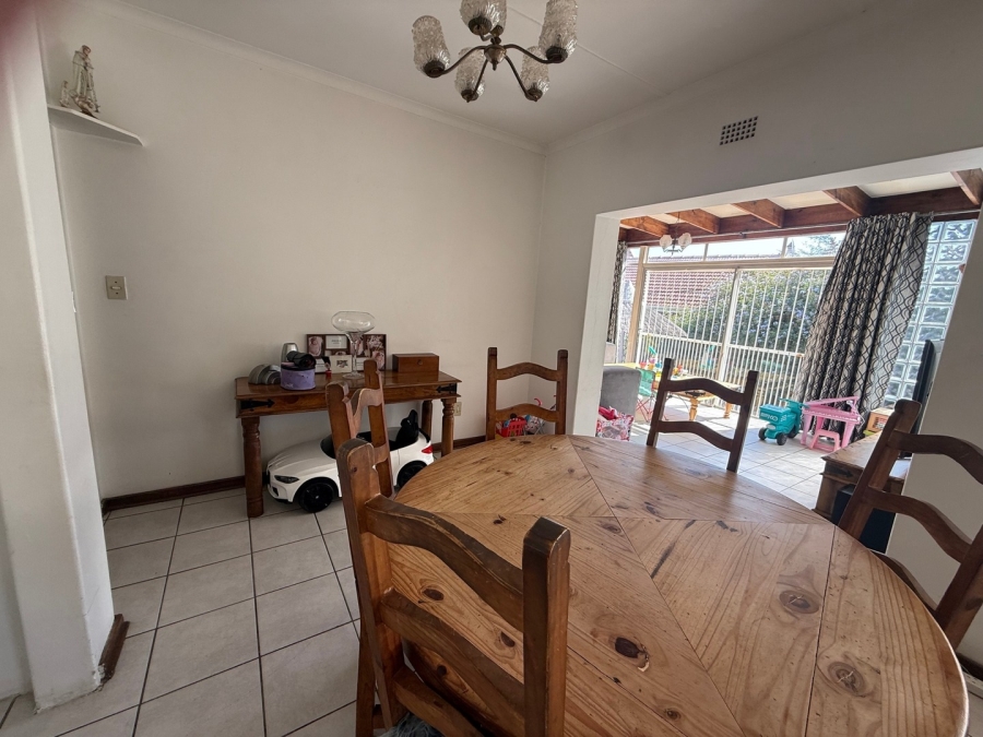 4 Bedroom Property for Sale in Mondeor Gauteng