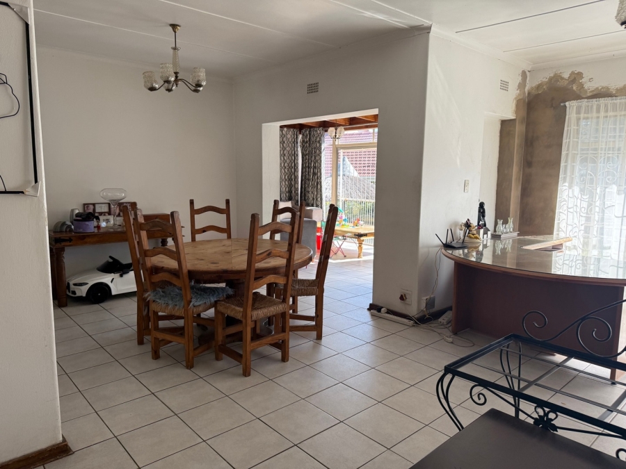 4 Bedroom Property for Sale in Mondeor Gauteng