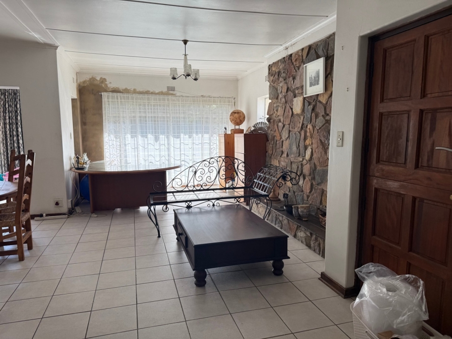 4 Bedroom Property for Sale in Mondeor Gauteng