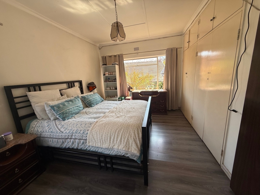 4 Bedroom Property for Sale in Mondeor Gauteng