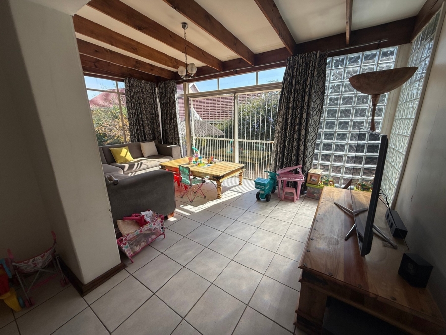 4 Bedroom Property for Sale in Mondeor Gauteng