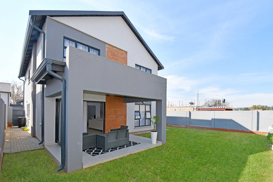 4 Bedroom Property for Sale in Broadacres Gauteng