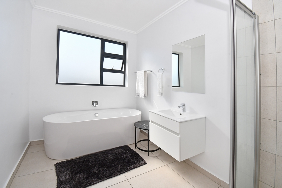 4 Bedroom Property for Sale in Broadacres Gauteng