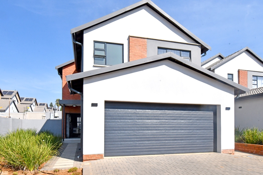 4 Bedroom Property for Sale in Broadacres Gauteng