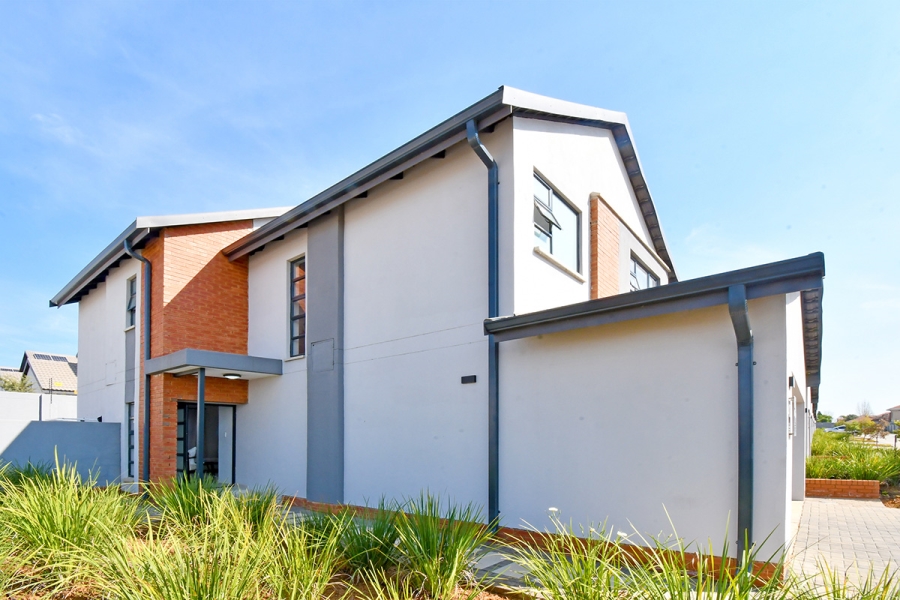 4 Bedroom Property for Sale in Broadacres Gauteng
