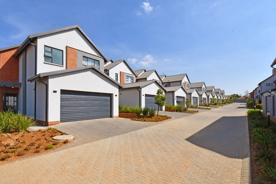 4 Bedroom Property for Sale in Broadacres Gauteng