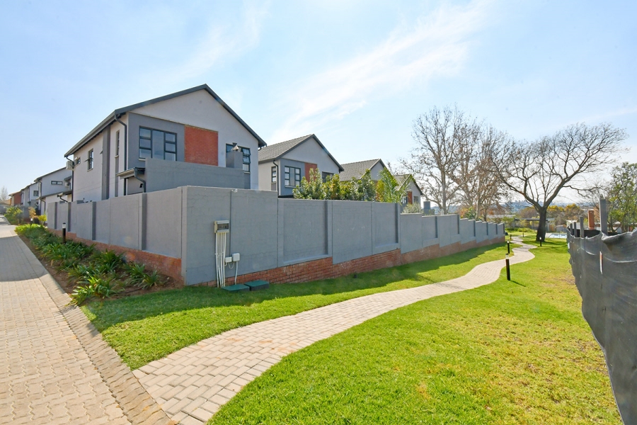 4 Bedroom Property for Sale in Broadacres Gauteng