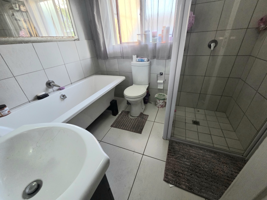 2 Bedroom Property for Sale in Halfway Gardens Gauteng