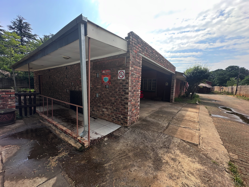 4 Bedroom Property for Sale in Unitas Park Gauteng