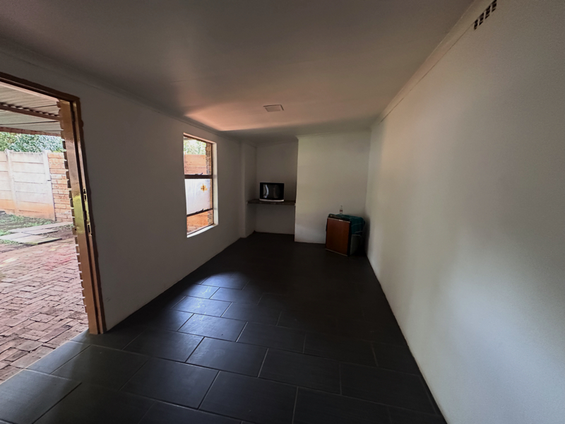 4 Bedroom Property for Sale in Unitas Park Gauteng