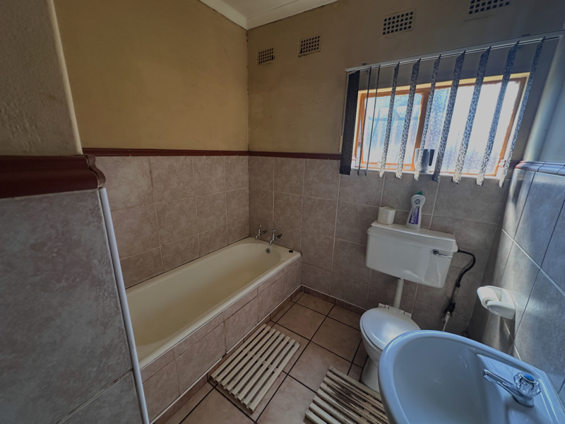 4 Bedroom Property for Sale in Unitas Park Gauteng
