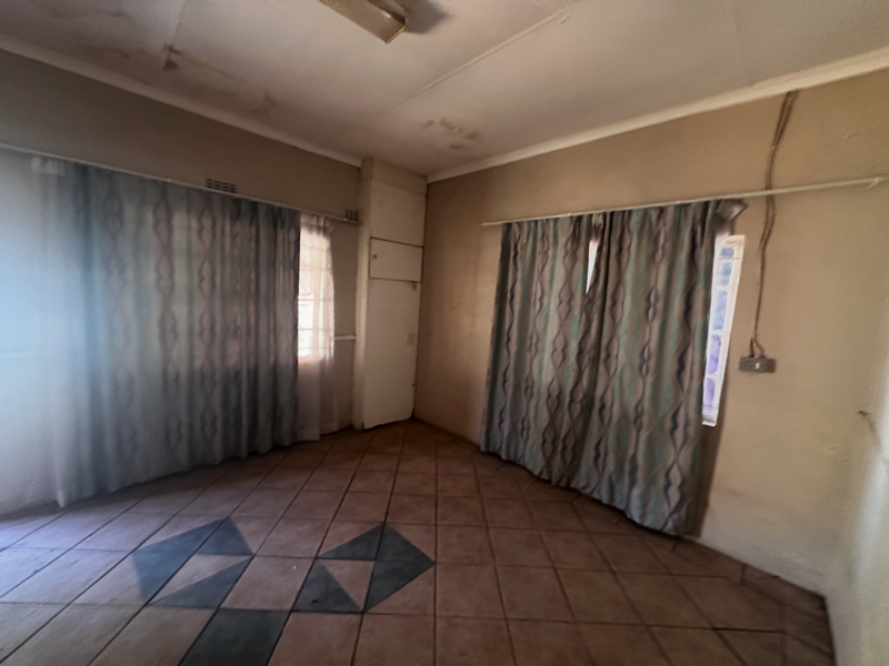 4 Bedroom Property for Sale in Unitas Park Gauteng