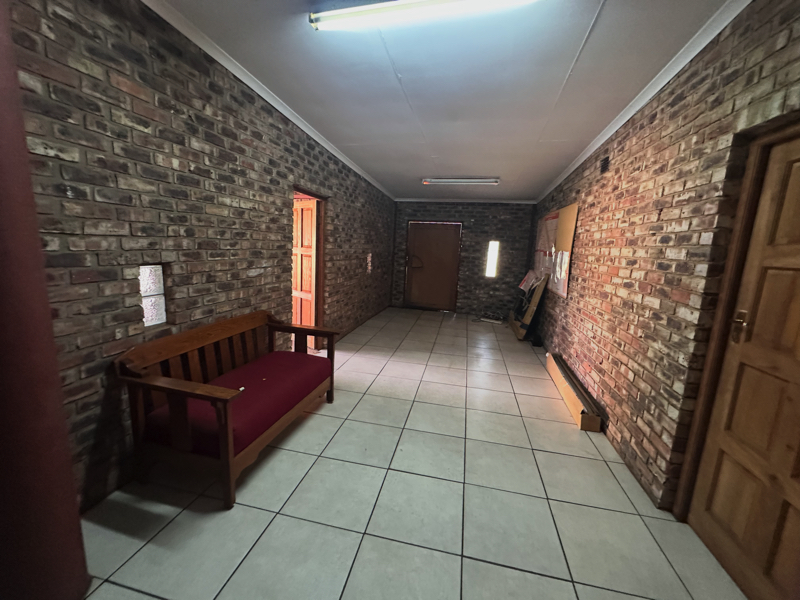 4 Bedroom Property for Sale in Unitas Park Gauteng