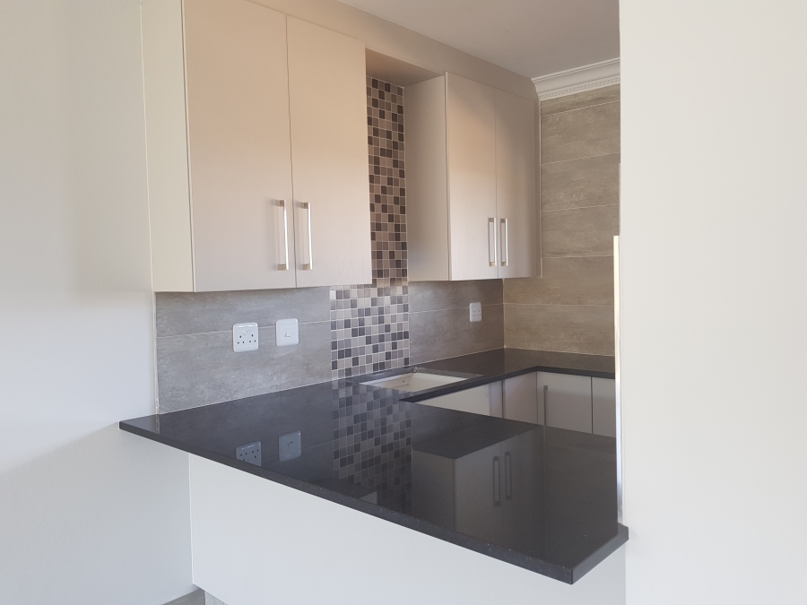 To Let 2 Bedroom Property for Rent in Oakdene Gauteng
