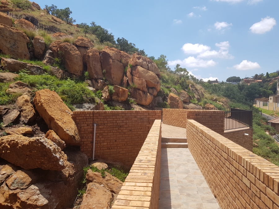 To Let 2 Bedroom Property for Rent in Oakdene Gauteng