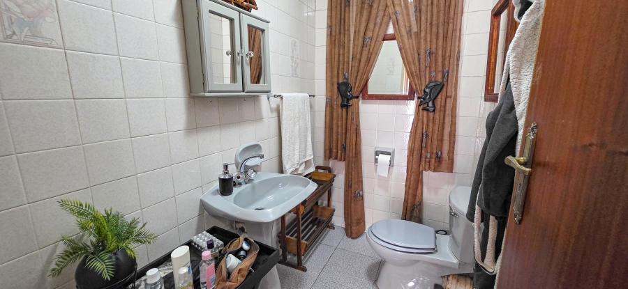 5 Bedroom Property for Sale in Magalieskruin Gauteng