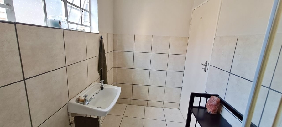 To Let 1 Bedroom Property for Rent in Petervale Gauteng