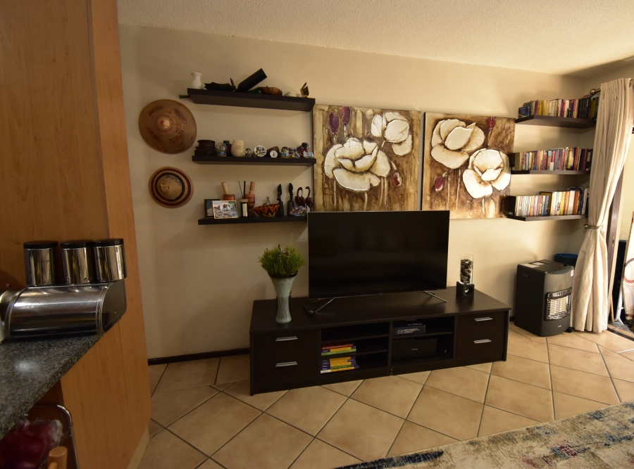 To Let 1 Bedroom Property for Rent in Lonehill Gauteng