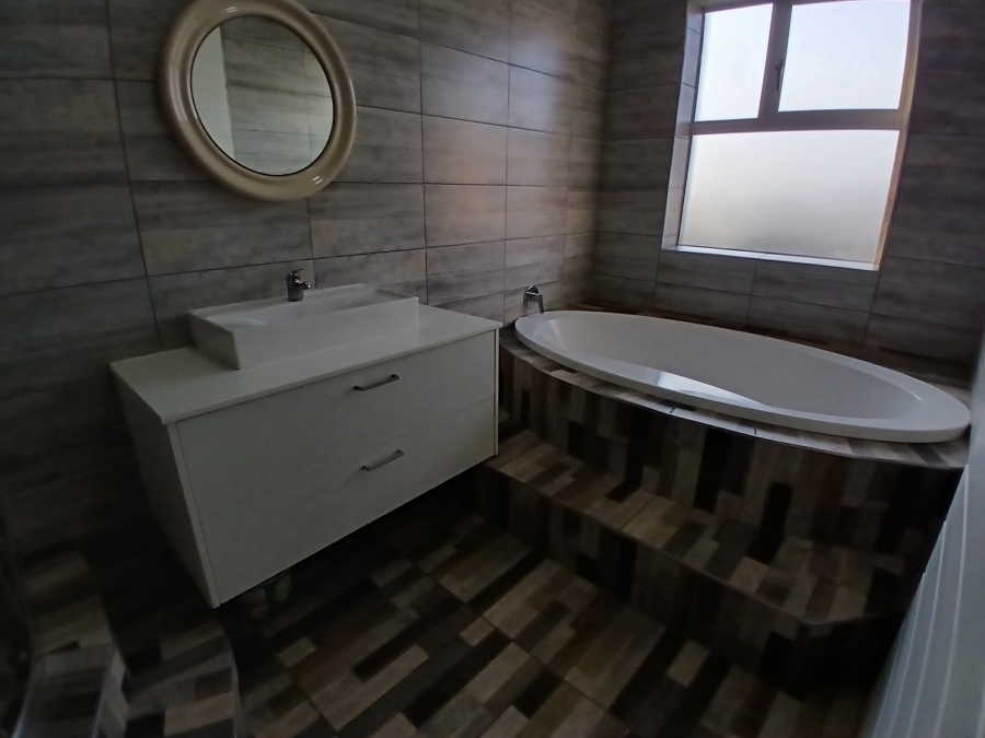 3 Bedroom Property for Sale in Dunnottar Gauteng