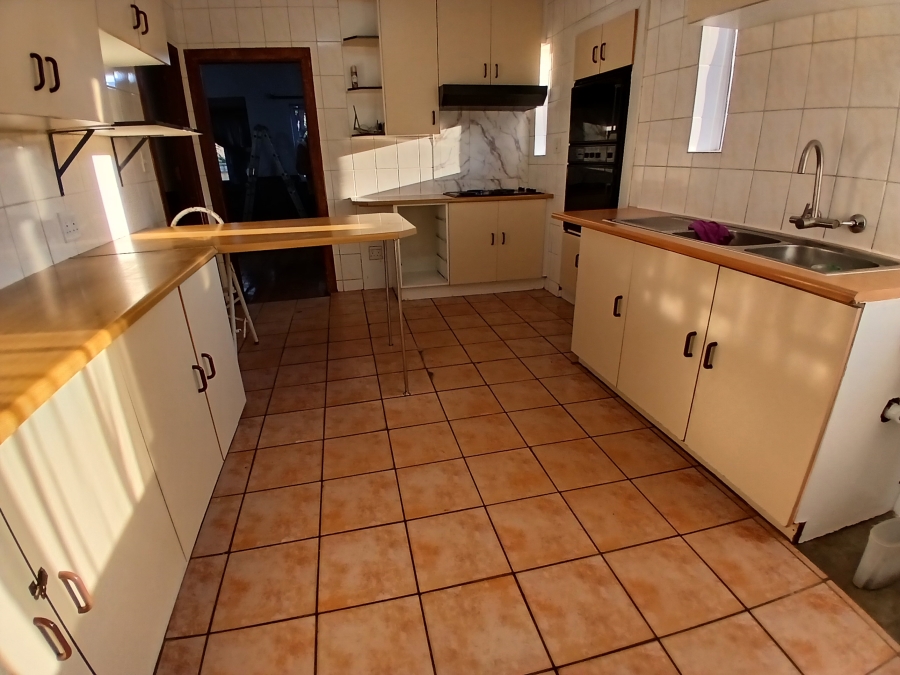 3 Bedroom Property for Sale in Dunnottar Gauteng