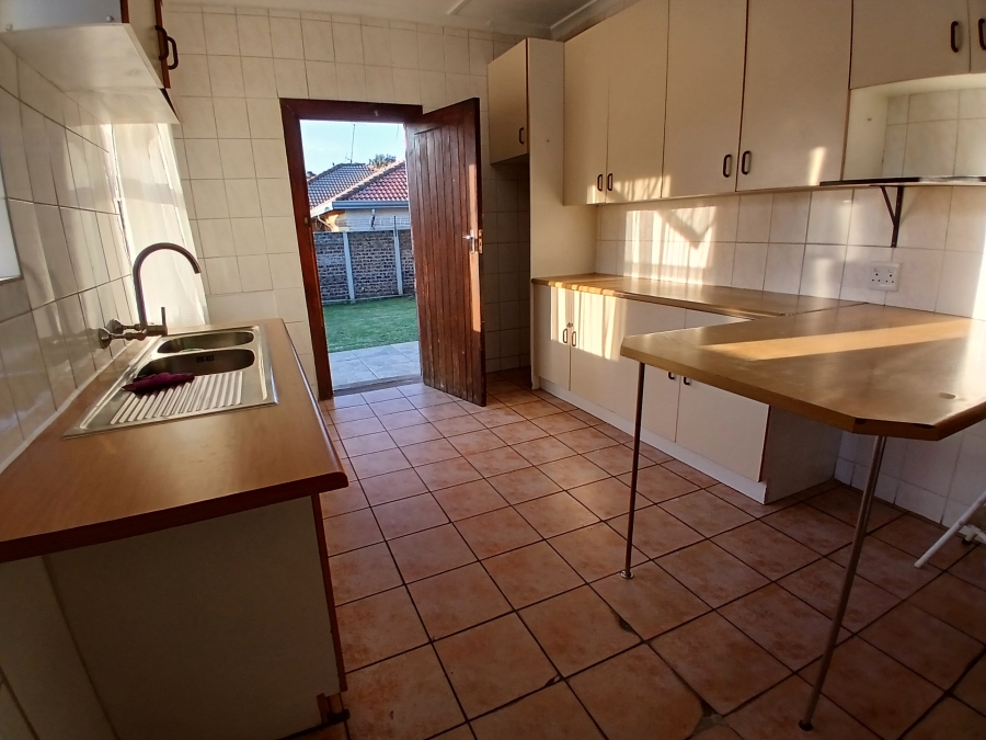 3 Bedroom Property for Sale in Dunnottar Gauteng