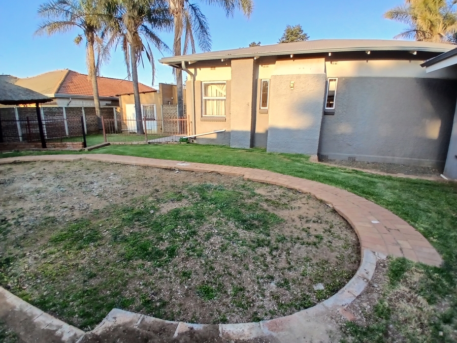 3 Bedroom Property for Sale in Dunnottar Gauteng