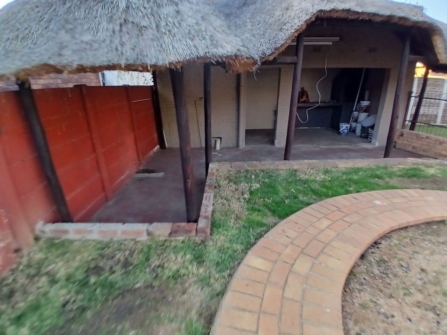 3 Bedroom Property for Sale in Dunnottar Gauteng