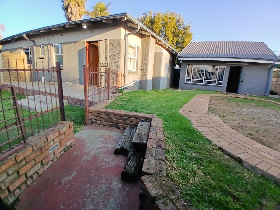 3 Bedroom Property for Sale in Dunnottar Gauteng