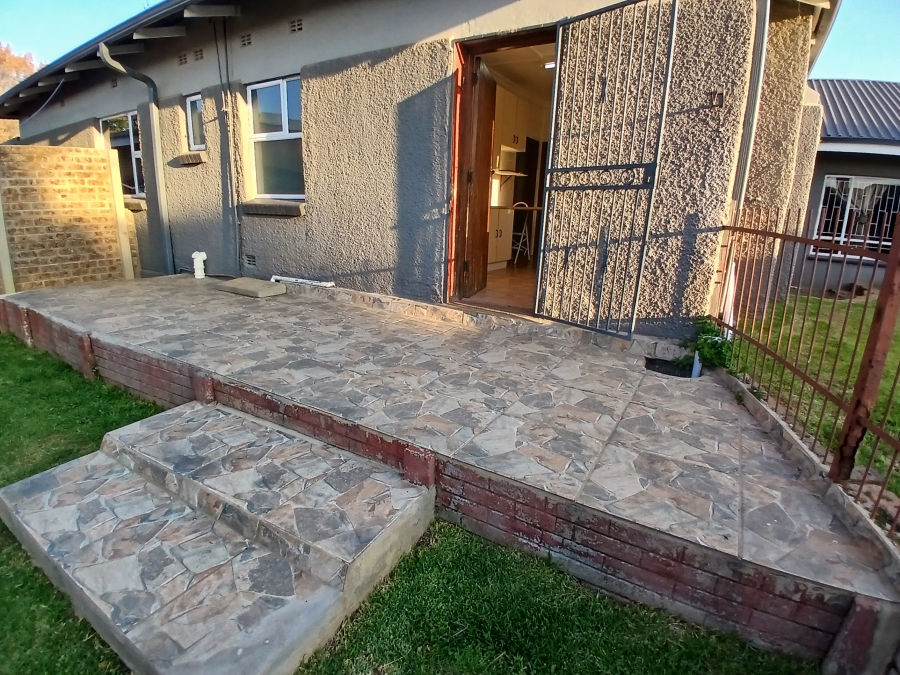 3 Bedroom Property for Sale in Dunnottar Gauteng