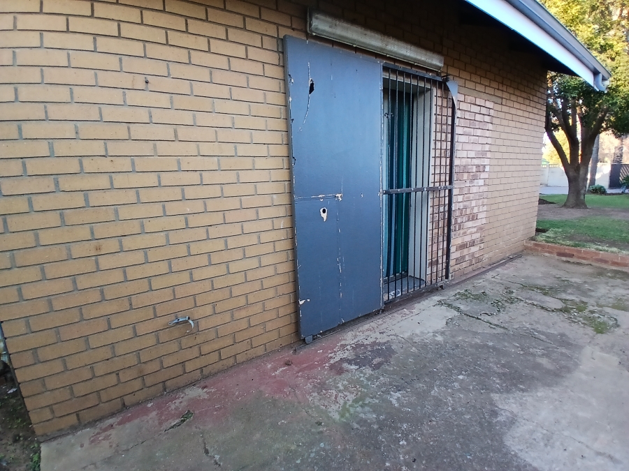 3 Bedroom Property for Sale in Dunnottar Gauteng