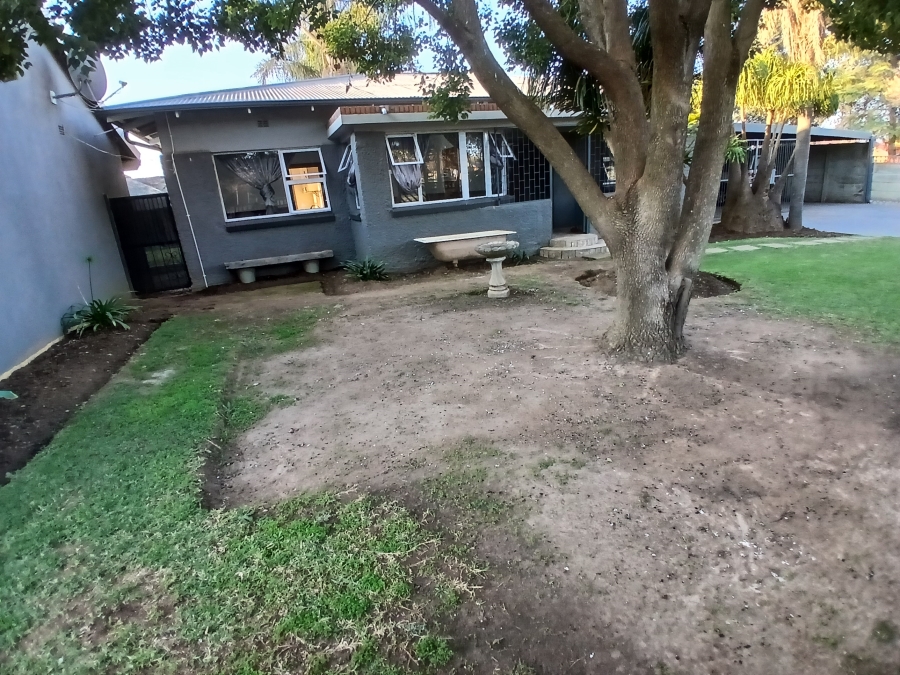 3 Bedroom Property for Sale in Dunnottar Gauteng