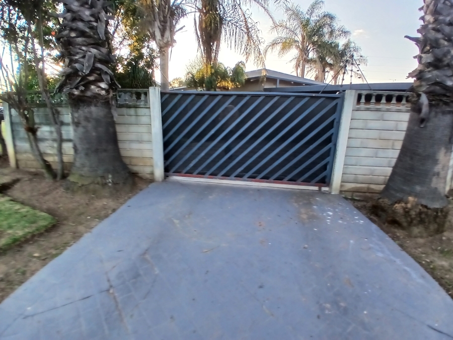 3 Bedroom Property for Sale in Dunnottar Gauteng