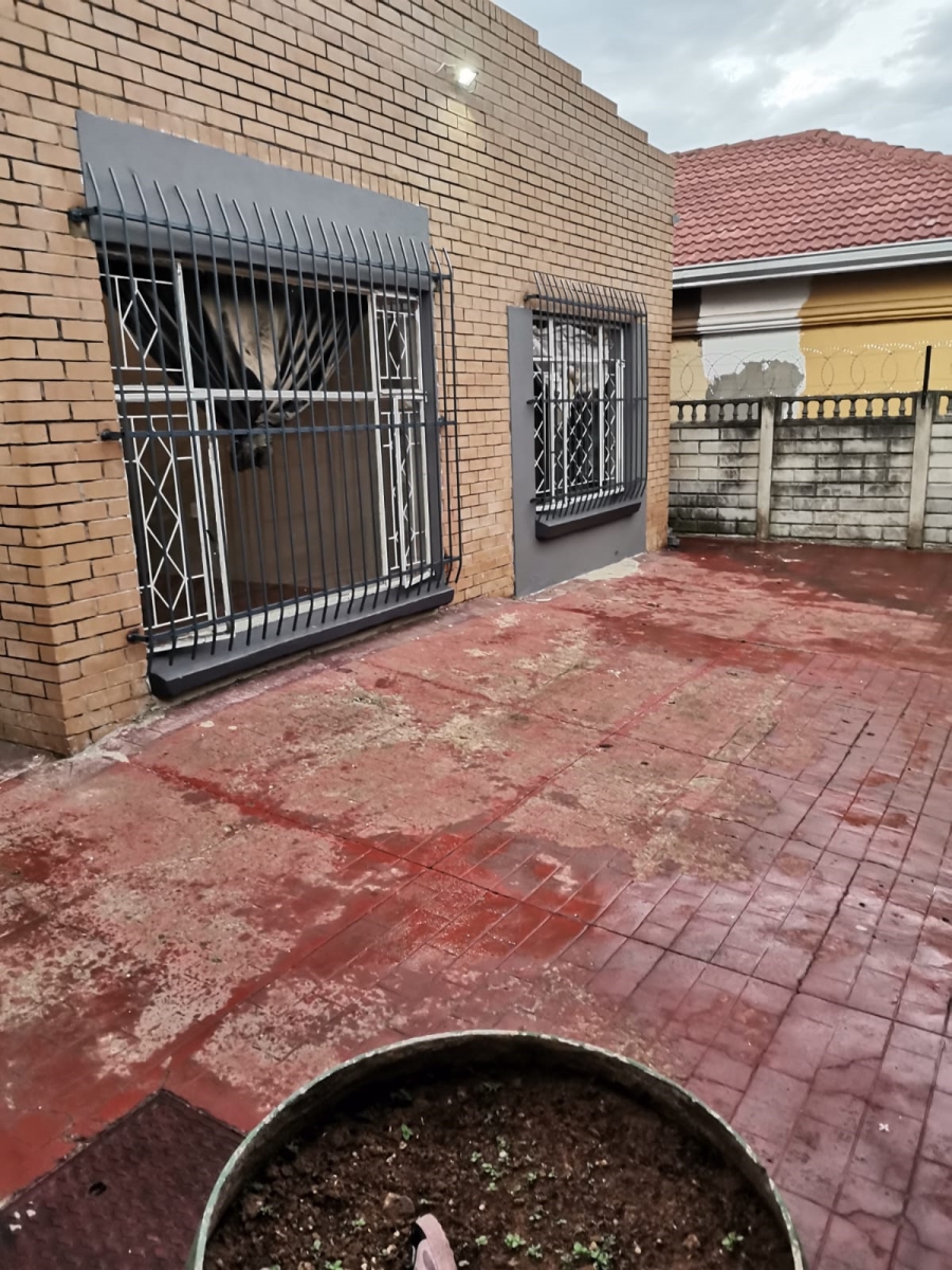3 Bedroom Property for Sale in Dunnottar Gauteng