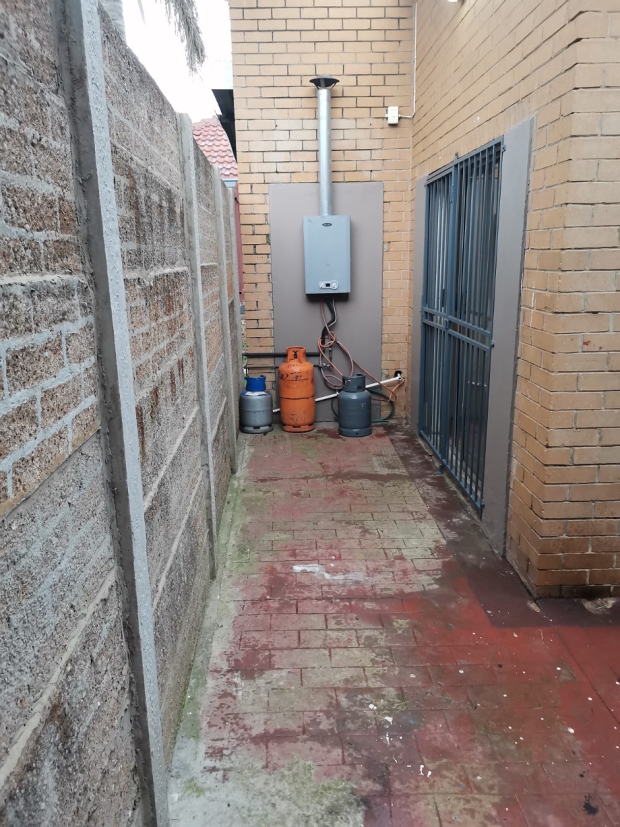 3 Bedroom Property for Sale in Dunnottar Gauteng