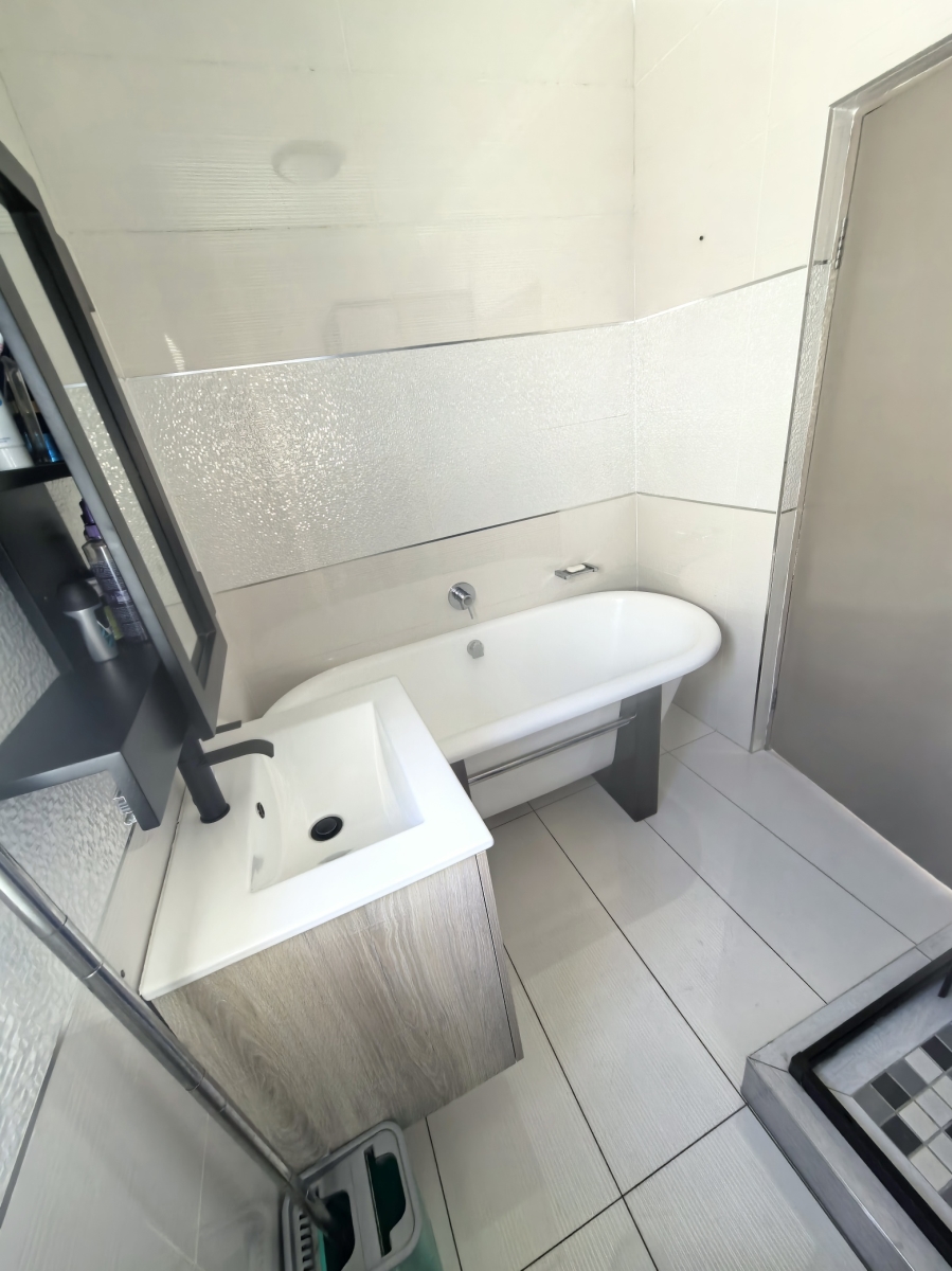To Let 2 Bedroom Property for Rent in Sunninghill Gauteng