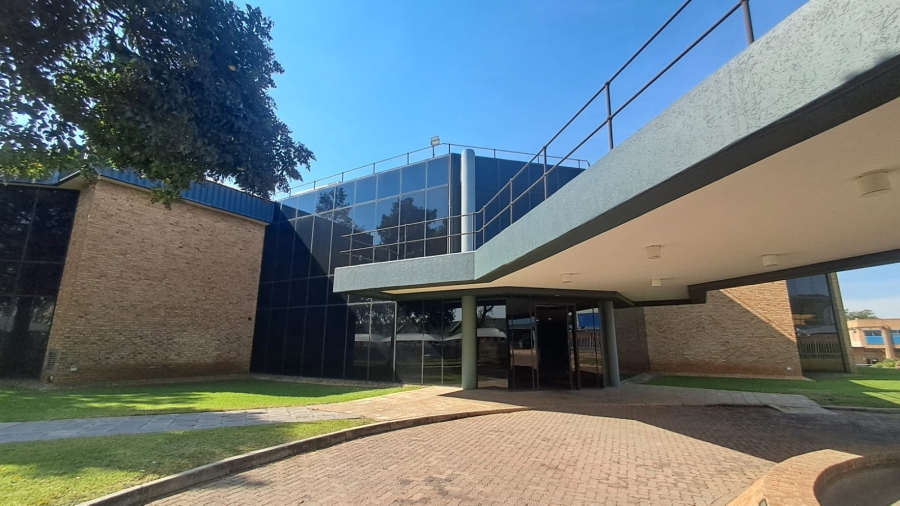 To Let Commercial Property for Rent in Randjespark Gauteng