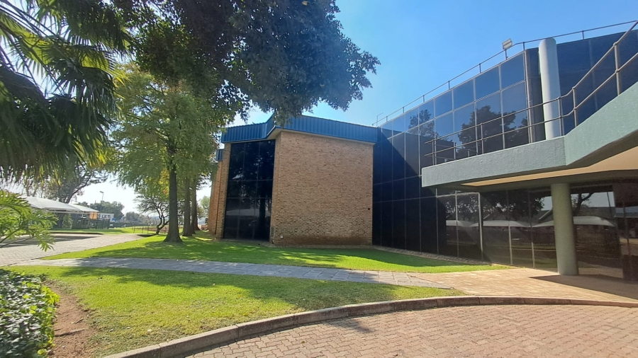 To Let Commercial Property for Rent in Randjespark Gauteng