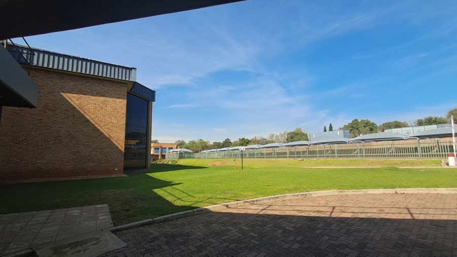 To Let Commercial Property for Rent in Randjespark Gauteng