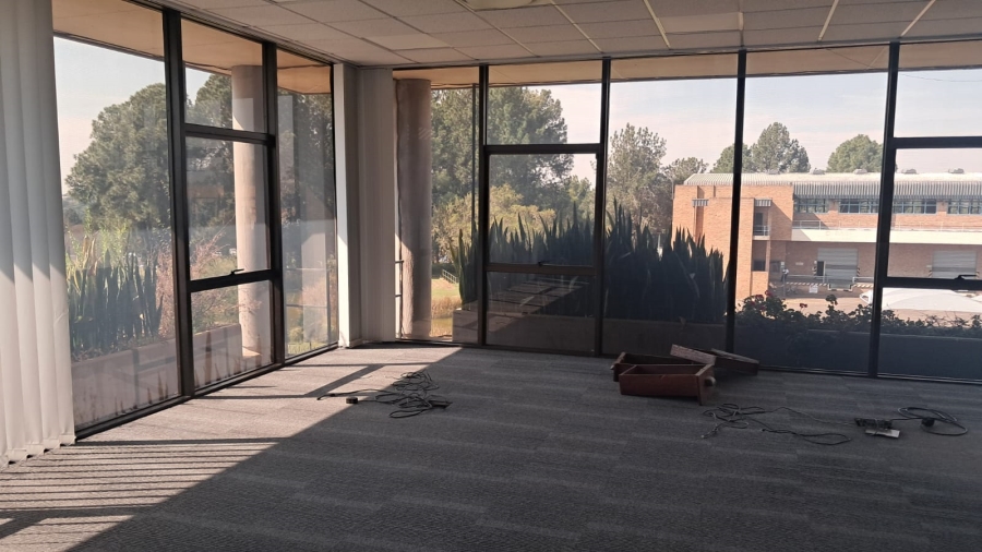 To Let Commercial Property for Rent in Randjespark Gauteng