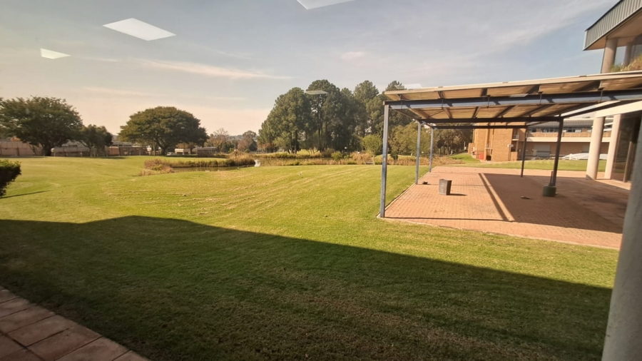To Let Commercial Property for Rent in Randjespark Gauteng
